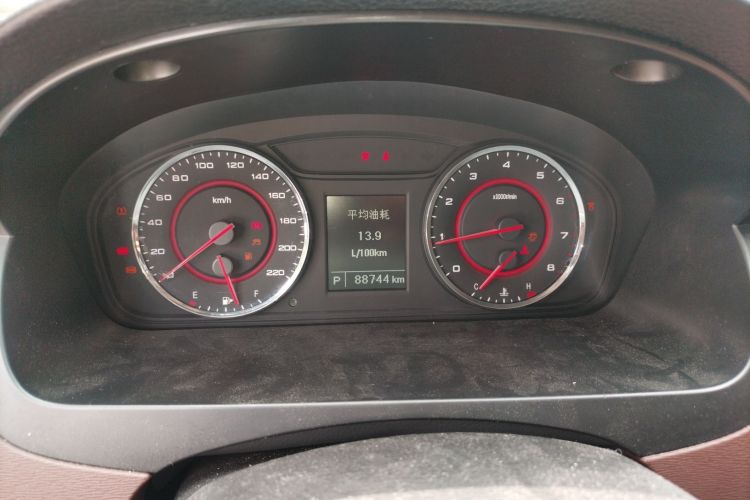 Used SAIC MAXUS G10 2016 2.0T Automatic Flagship Edition Odometer Close Up