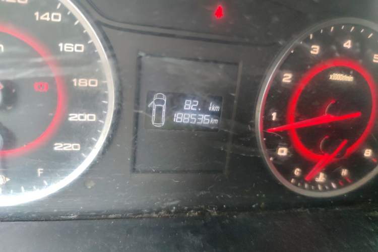 Used SAIC MAXUS G10 2016 2.0T Manual Elite Edition Odometer Close Up