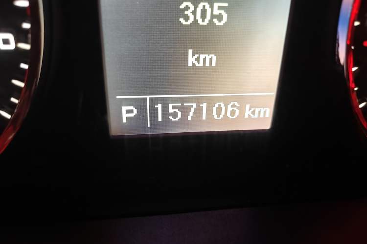 Used SAIC MAXUS G10 2016 2.0T Automatic Elite Edition Odometer Close Up