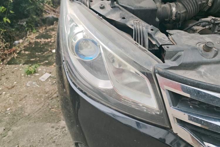 Used SAIC MAXUS G10 2016 1.9T Manual Elite Edition Diesel China V Standard Right Front Headlight