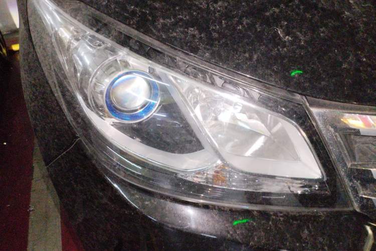 Used SAIC MAXUS G10 2016 2.0T Automatic Elite Edition Right Front Headlight