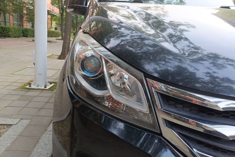 Used SAIC MAXUS G10 2016 2.0T Automatic Elite Edition Right Front Headlight