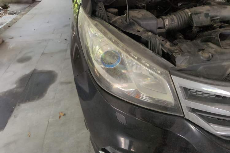 Used SAIC MAXUS G10 2016 2.0T Automatic Luxury Executive Edition Right Front Headlight