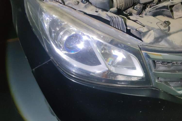 Used SAIC MAXUS G10 2016 2.0T Automatic Elite Edition Right Front Headlight