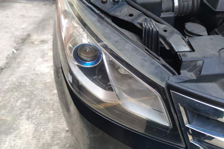 Used SAIC MAXUS G10 2016 2.0T Manual Elite Edition Right Front Headlight