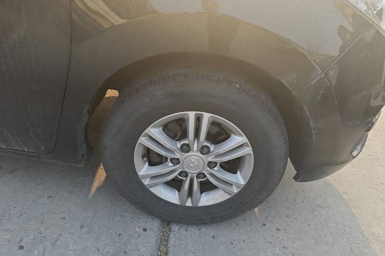 Used SAIC MAXUS G10 2016 2.0T Automatic Elite Edition Right Front Wheel Hub