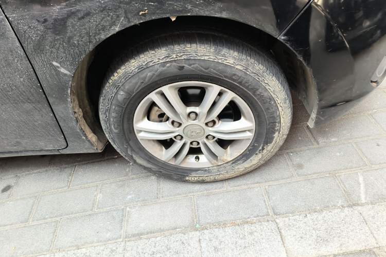 Used SAIC MAXUS G10 2016 2.0T Automatic Elite Edition Right Front Wheel Hub