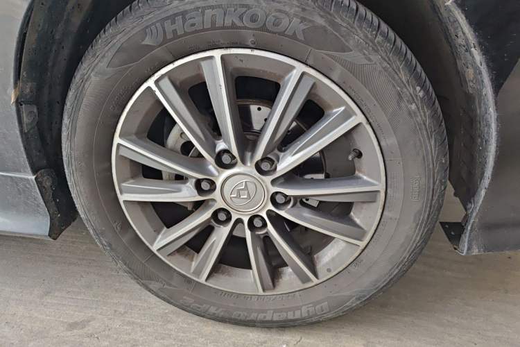 Used SAIC MAXUS G10 2016 2.0T Automatic Flagship Edition Right Front Wheel Hub