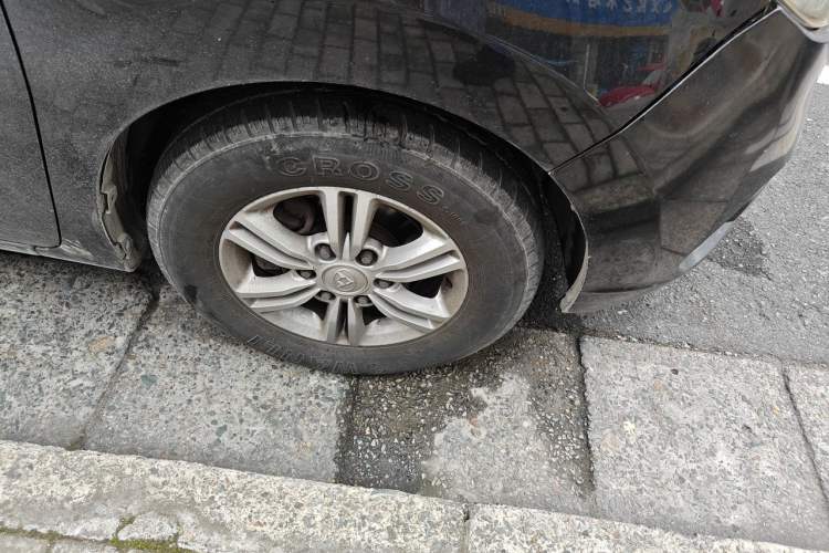 Used SAIC MAXUS G10 2016 2.0T Automatic Elite Edition Right Front Wheel Hub