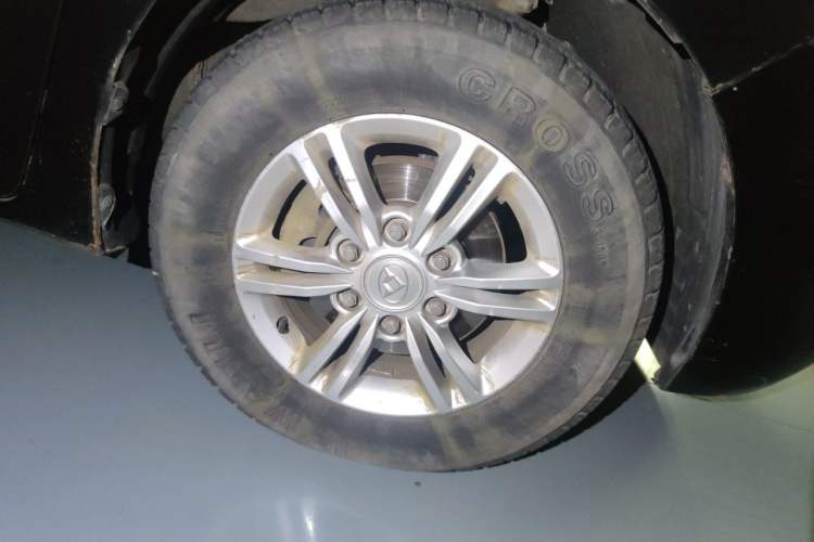 Used SAIC MAXUS G10 2016 2.0T Automatic Elite Edition Right Front Wheel Hub