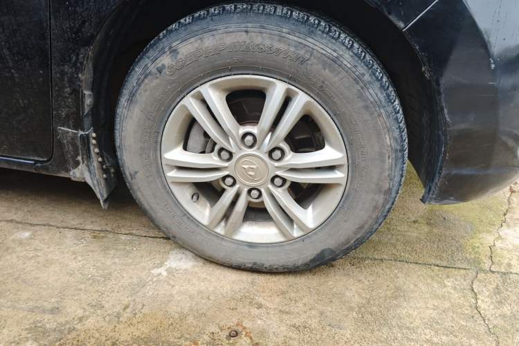Used SAIC MAXUS G10 2016 1.9T Automatic Elite Edition Diesel China V Emission Standard Right Front Wheel Hub