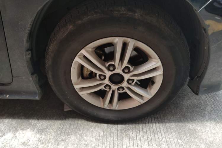Used SAIC MAXUS G10 2016 2.0T Manual Elite Edition Right Front Wheel Hub