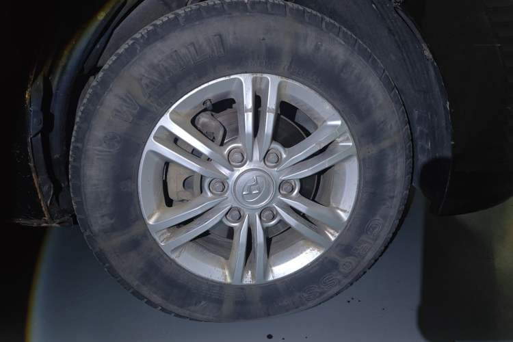 Used SAIC MAXUS G10 2016 2.0T Automatic Elite Edition Right Front Wheel Hub