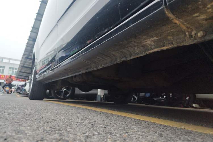 Used SAIC MAXUS G10 2016 2.0T Automatic Elite Edition Right Side Sill