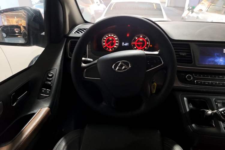 Used SAIC MAXUS G10 2016 1.9T Manual Elite Edition Diesel China IV Steering Wheel