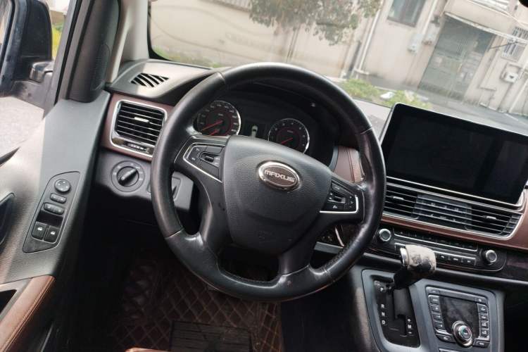 Used SAIC MAXUS G10 2016 2.0T Automatic Flagship Edition Steering Wheel