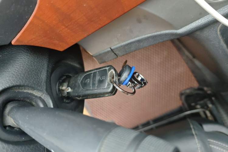 Used SAIC MAXUS G10 2016 1.9T Automatic Elite Edition Diesel China V Emission Standard Vehicle Key