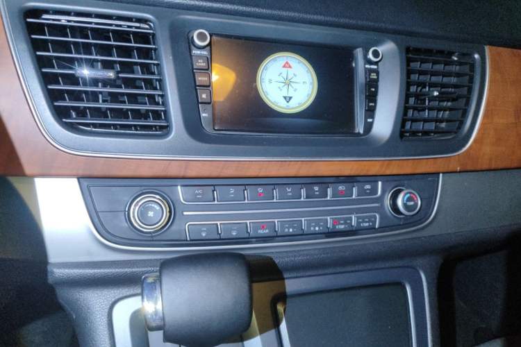 Used SAIC MAXUS G10 2016 2.0T Automatic Elite Edition Audio And AC Panel