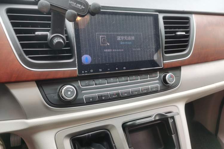 Used SAIC MAXUS G10 2016 1.9T Manual Elite Edition Diesel China V Standard Audio And AC Panel