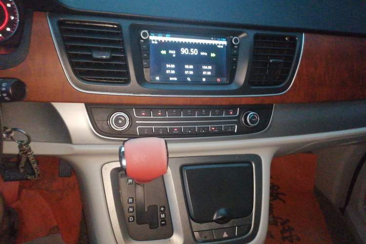 Used SAIC MAXUS G10 2016 2.0T Automatic Luxury Edition Audio And AC Panel