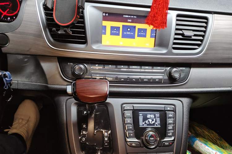 Used SAIC MAXUS G10 2016 2.0T Automatic Elite Edition Audio And AC Panel