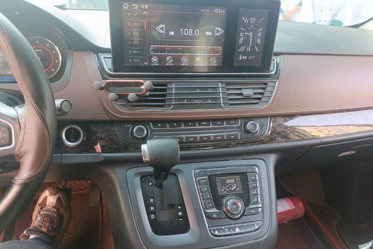 Used SAIC MAXUS G10 2016 2.0T Automatic Luxury Executive Edition Audio And AC Panel