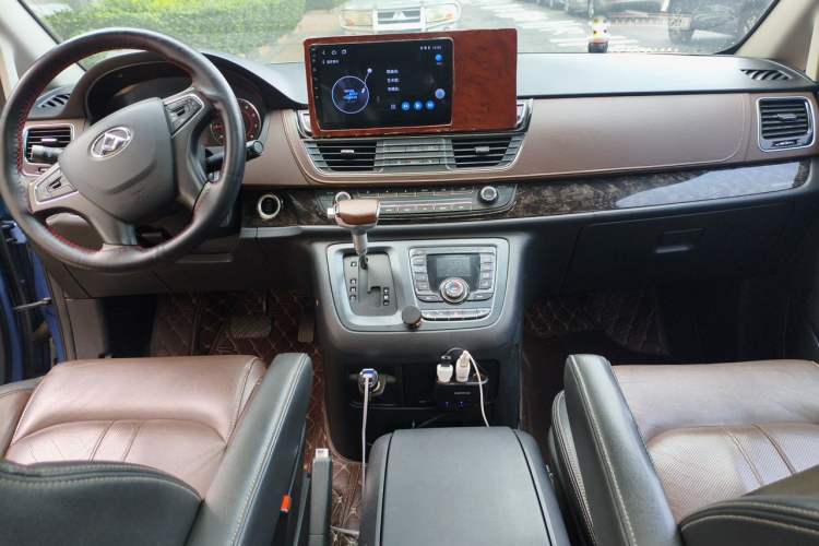 Used SAIC MAXUS G10 2016 2.0T Automatic Luxury Executive Edition Center Console