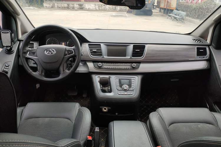 Used SAIC MAXUS G10 2016 2.0T Automatic Luxury Edition Center Console