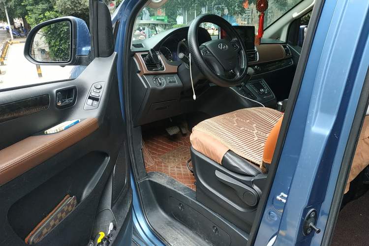 Used SAIC MAXUS G10 2016 2.0T Automatic Flagship Edition Driver Seat