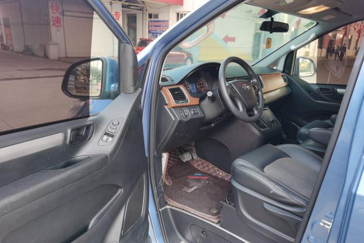 Used SAIC MAXUS G10 2016 2.0T Automatic Elite Edition Driver Seat