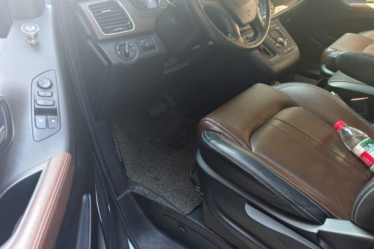 Used SAIC MAXUS G10 2016 2.0T Automatic Luxury Executive Edition Driver Seat