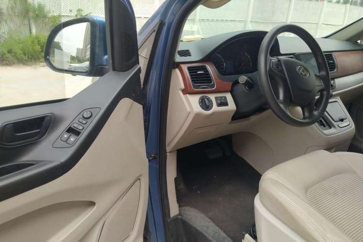Used SAIC MAXUS G10 2016 2.0T Automatic Executive Edition Driver Seat