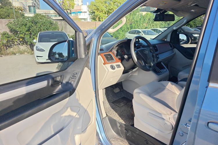 Used SAIC MAXUS G10 2016 2.0T Automatic Elite Edition Driver Seat