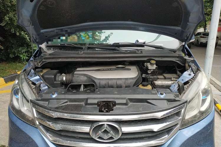 Used SAIC MAXUS G10 2016 2.0T Automatic Flagship Edition Engine Bay