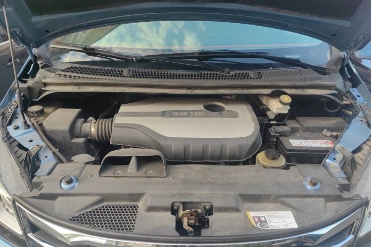 Used SAIC MAXUS G10 2016 2.0T Automatic Flagship Edition Engine Bay