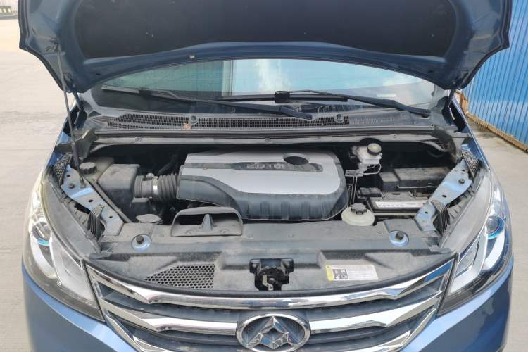 Used SAIC MAXUS G10 2016 2.0T Automatic Elite Edition Engine Bay