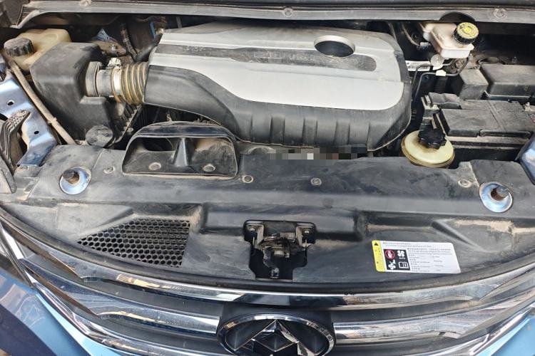 Used SAIC MAXUS G10 2016 2.0T Automatic Luxury Executive Edition Engine Bay