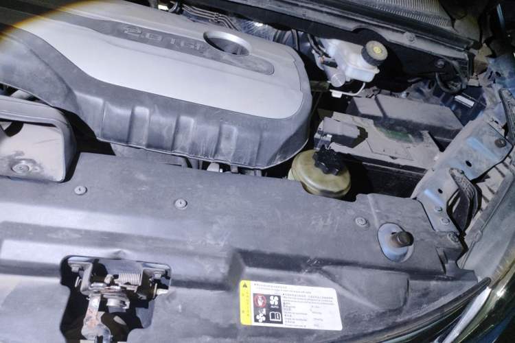 Used SAIC MAXUS G10 2016 2.0T Automatic Elite Edition Engine Bay Left