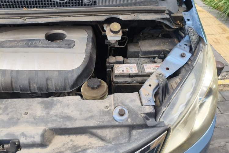 Used SAIC MAXUS G10 2016 2.0T Automatic Luxury Executive Edition Engine Bay Left