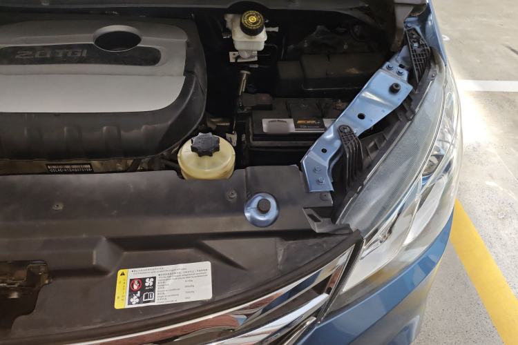 Used SAIC MAXUS G10 2016 2.0T Automatic Elite Edition Engine Bay Left