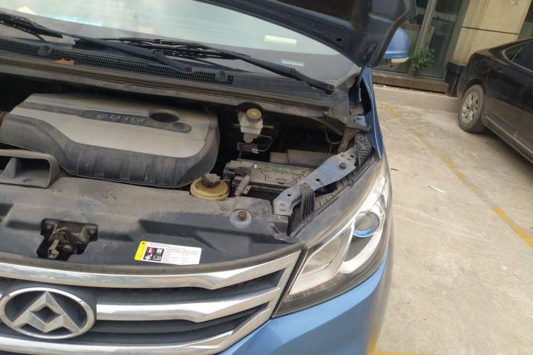 Used SAIC MAXUS G10 2016 2.0T Automatic Executive Edition Engine Bay Left