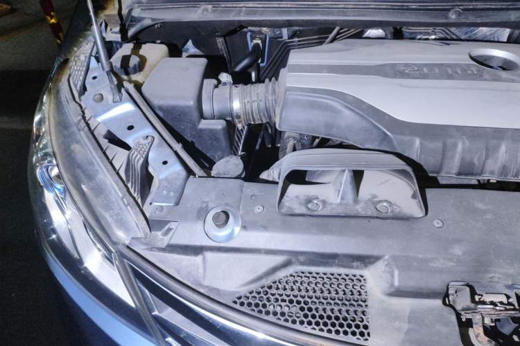 Used SAIC MAXUS G10 2016 2.0T Automatic Elite Edition Engine Bay Right