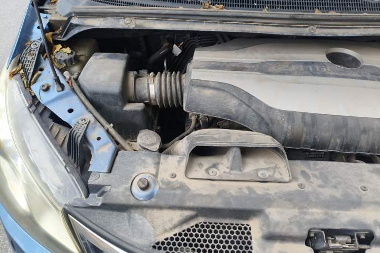 Used SAIC MAXUS G10 2016 2.0T Automatic Luxury Executive Edition Engine Bay Right