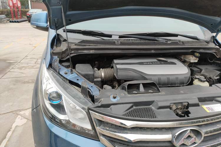 Used SAIC MAXUS G10 2016 2.0T Automatic Luxury Edition Engine Bay Right