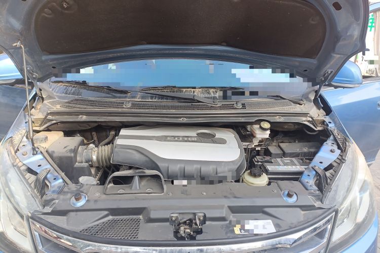 Used SAIC MAXUS G10 2016 2.0T Automatic Luxury Executive Edition Engine Bay