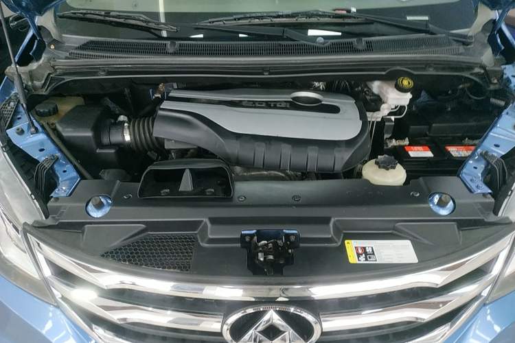 Used SAIC MAXUS G10 2016 2.0T Automatic Luxury Edition Engine Bay