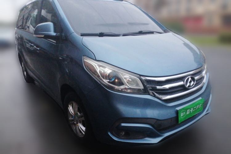 Used SAIC MAXUS G10 2016 2.0T Automatic Luxury Edition Front Right 45 Deg