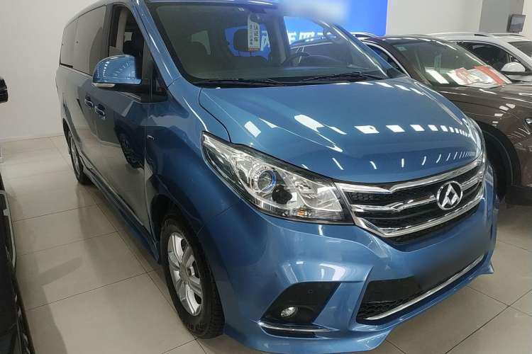 Used SAIC MAXUS G10 2016 2.0T Automatic Luxury Edition Front Right 45 Deg