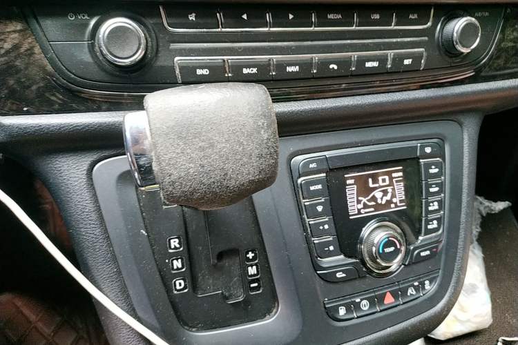 Used SAIC MAXUS G10 2016 2.0T Automatic Flagship Edition Gear Lever