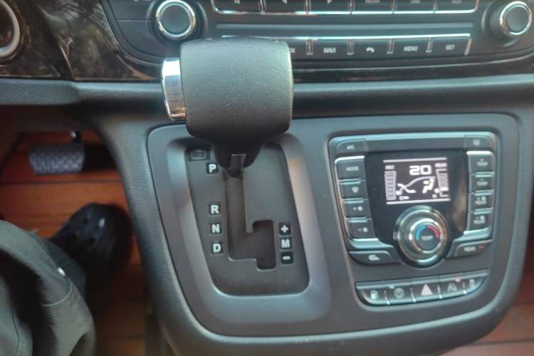 Used SAIC MAXUS G10 2016 2.0T Automatic Flagship Edition Gear Lever